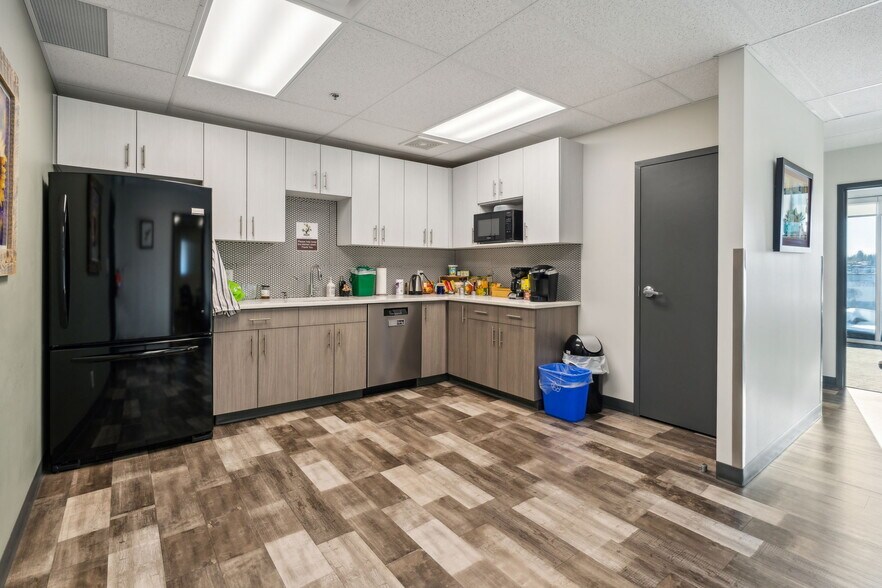 More Photos Of 7005 Fairmount Dr SE, Calgary Medical For Sale