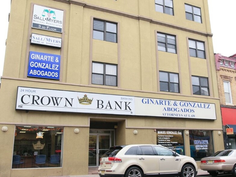 Primary Photo Of 4428- Bergenline, Union City Office For Lease