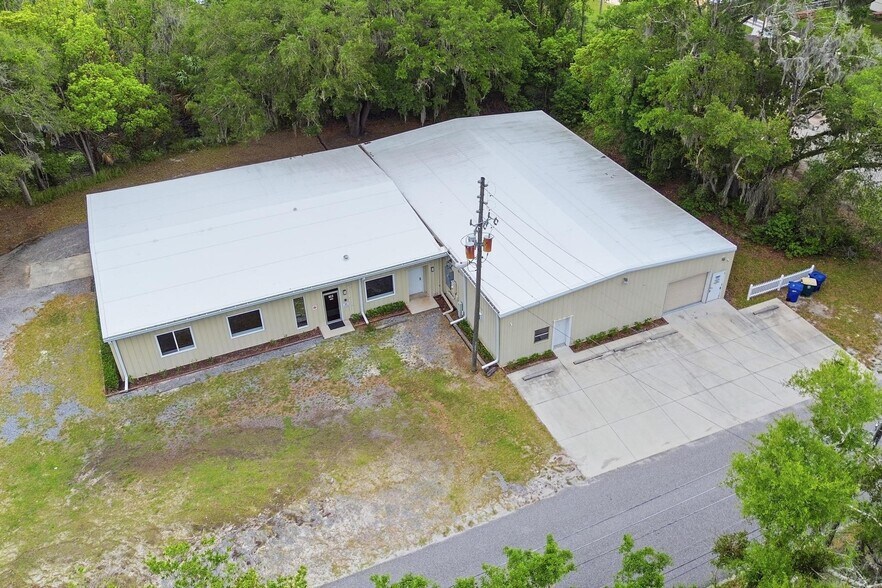 More Photos Of 623 Pleasant St, Lake Helen Flex For Lease
