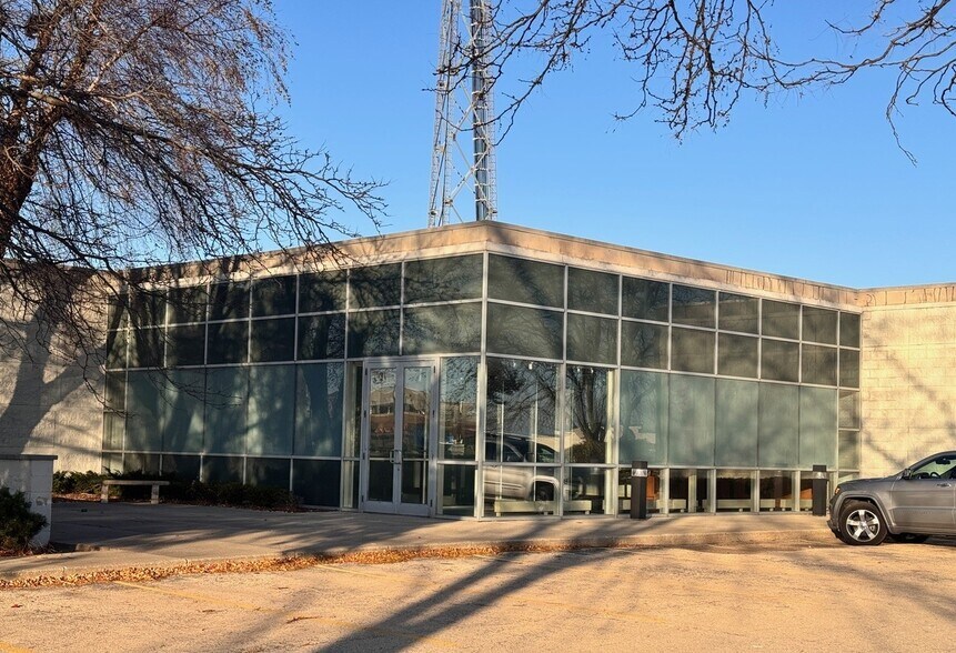 More Photos Of 4371 Venture Dr, Peru Office For Lease