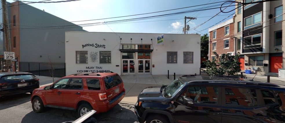 More Photos Of 2011 Amber St, Philadelphia Restaurant For Lease