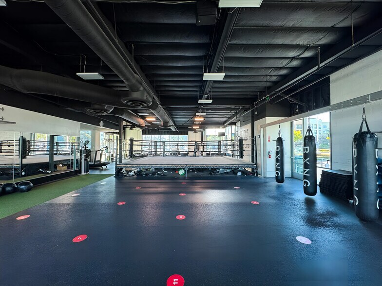 More Photos Of 8623 Spectrum Center Blvd, San Diego Freestanding For Sale