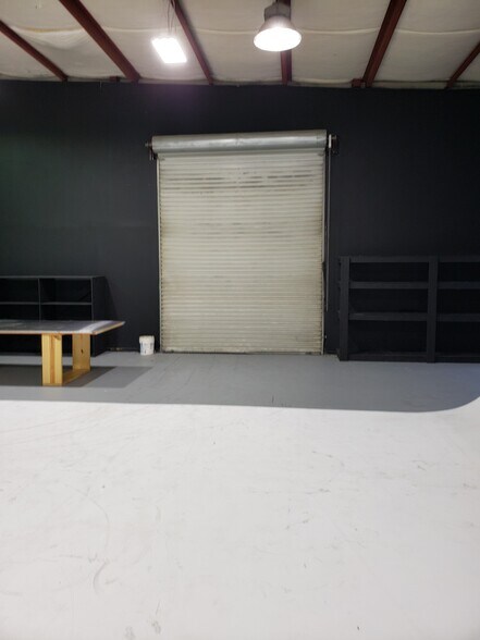 More Photos Of 495 Circle 85 St, College Park Warehouse For Lease
