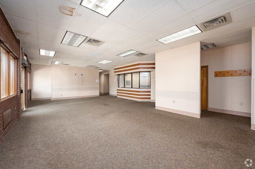 More Photos Of 1515 S 19th St, Elwood Office For Sale