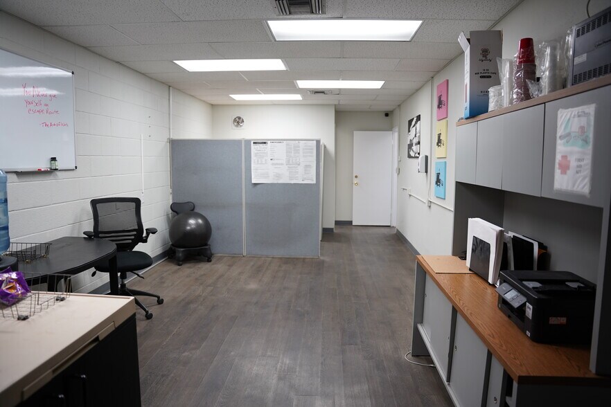 More Photos Of 1233 W Glenoaks Blvd, Glendale General Retail For Sale