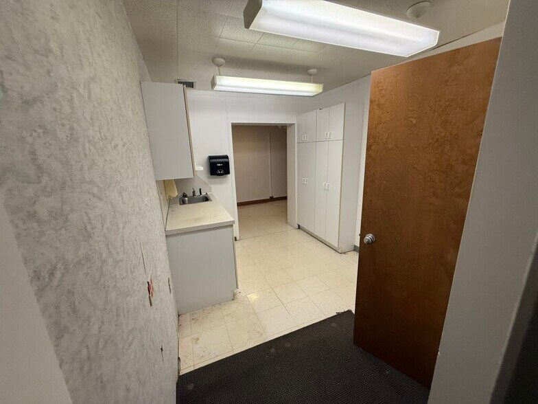 More Photos Of 601 Michigan Ave, Holland Office For Sale