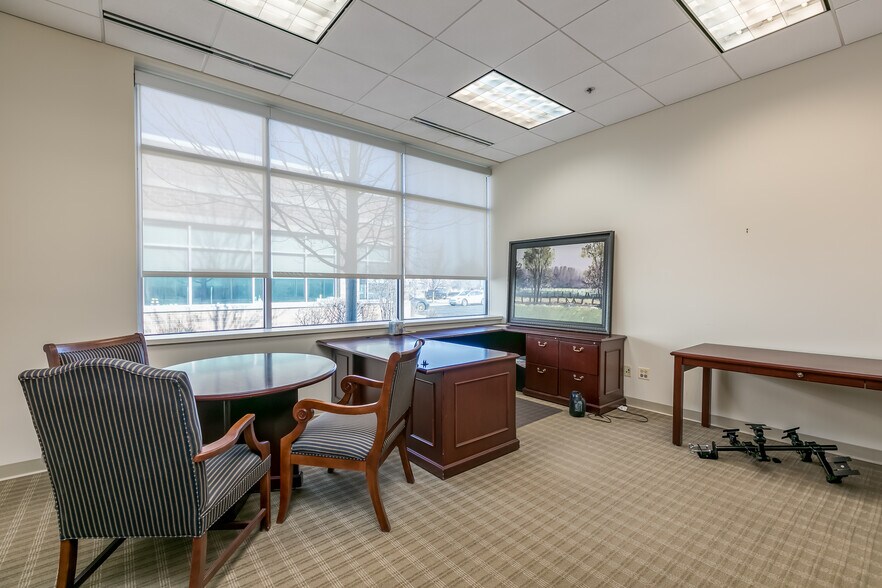 More Photos Of 2624 Patriot Blvd, Glenview Office For Sale