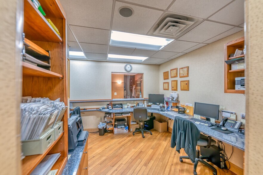 More Photos Of 40 Hurley Ave, Kingston Medical For Sale