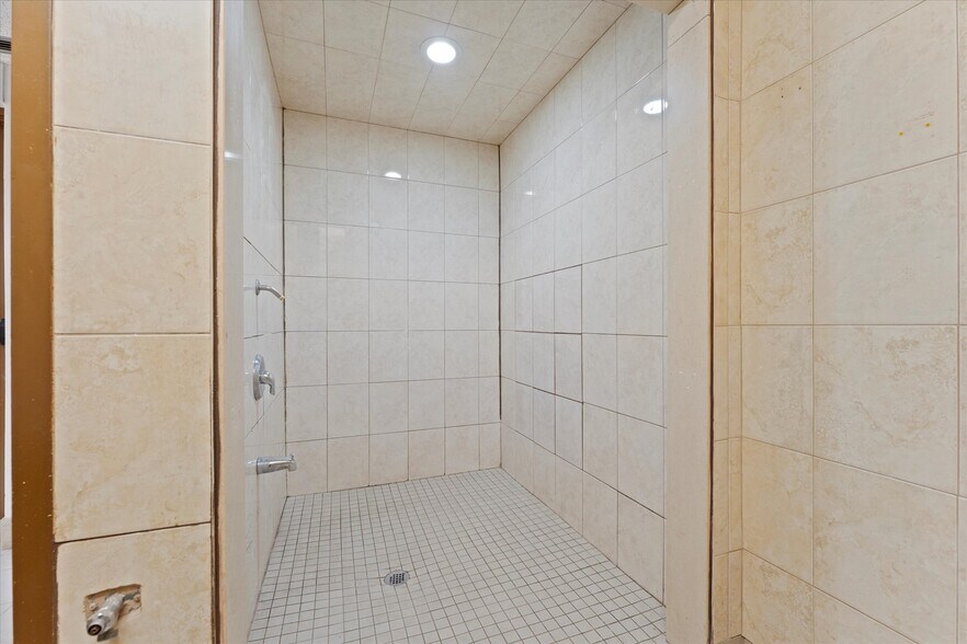 More Photos Of 711 Pelissier St, Windsor Office For Sale