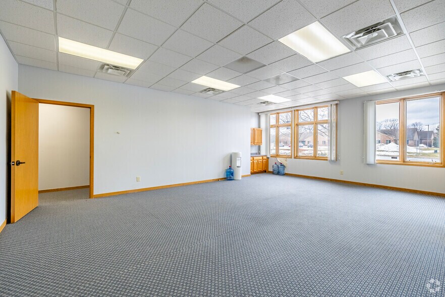 More Photos Of 2410 Woodlake Dr, Okemos Unknown For Lease