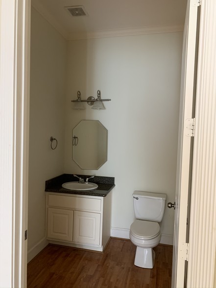 More Photos Of 12824 Willow Centre Dr, Houston Medical For Sale