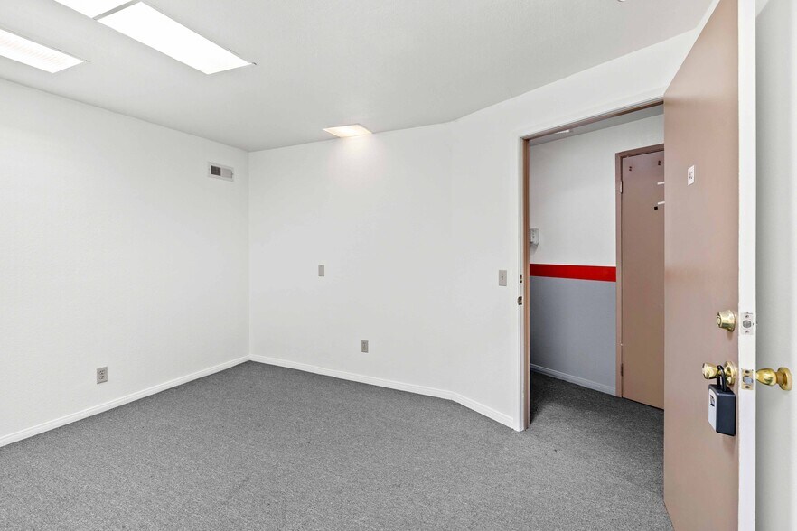 More Photos Of 11490 Burbank Blvd, North Hollywood Loft Creative Space For Sale