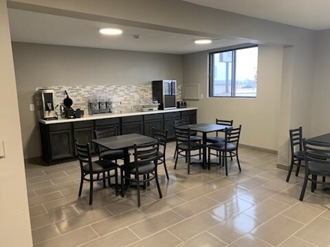 More Photos Of 1101 Country Club Dr, Kirksville Hotel For Sale