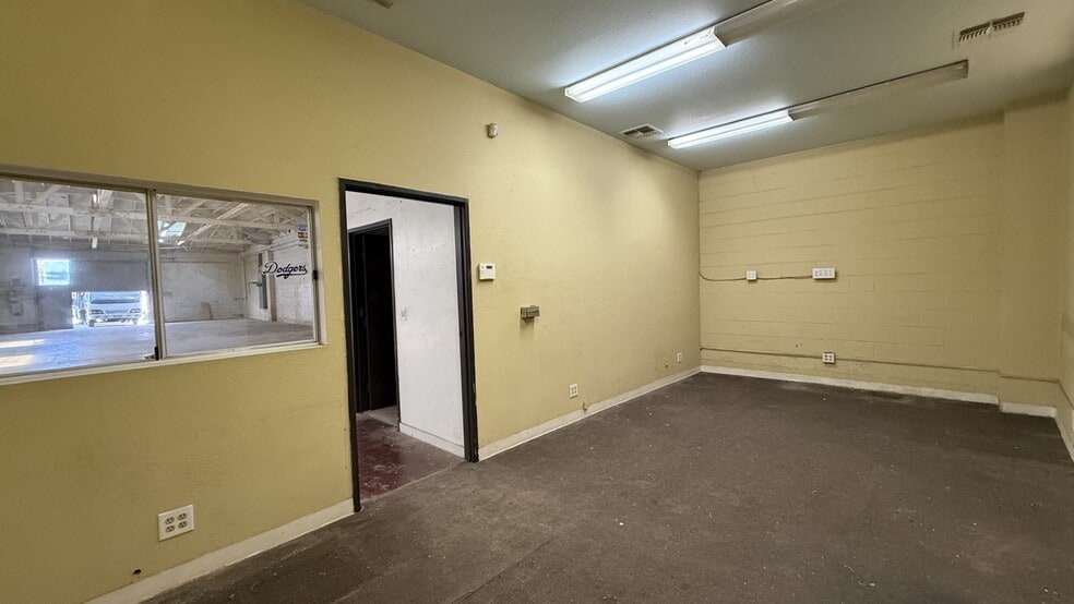 More Photos Of 4909 Exposition Blvd, Los Angeles Manufacturing For Lease