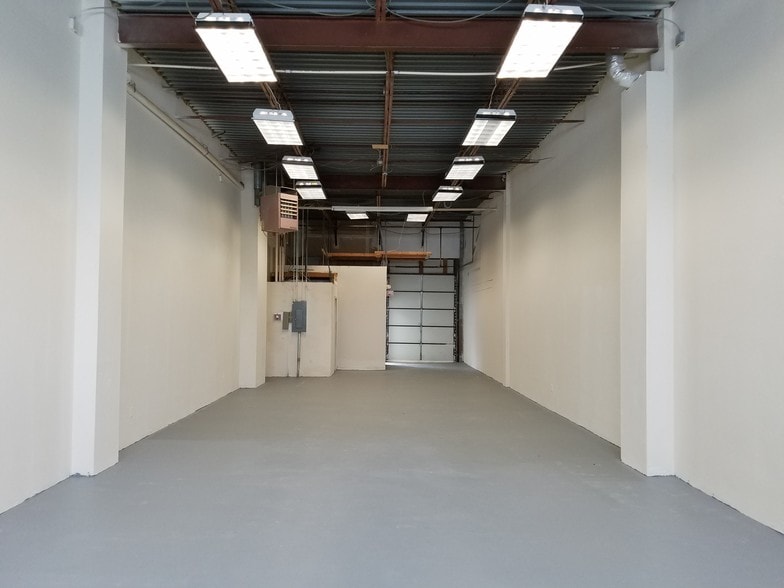 More Photos Of 18775 N Frederick Rd, Gaithersburg Warehouse For Lease