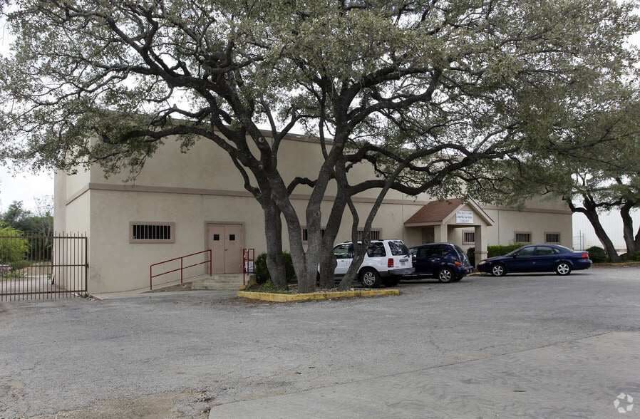 More Photos Of 15444 Tradesman Dr, San Antonio Research And Development For Lease