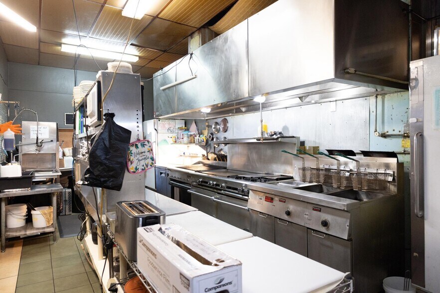 More Photos Of 103 W Main St, Hardwick Restaurant For Sale