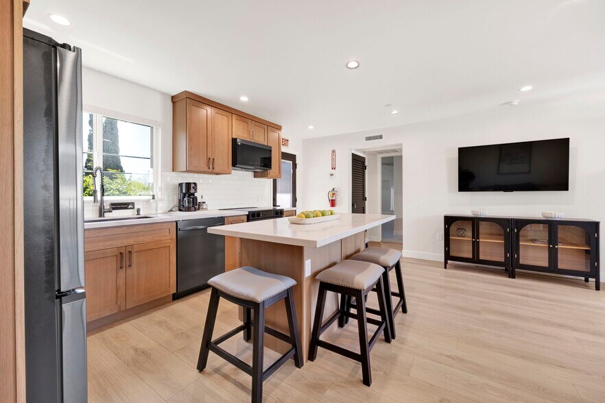 More Photos Of 7410 Denny Ave, Sun Valley Healthcare For Sale