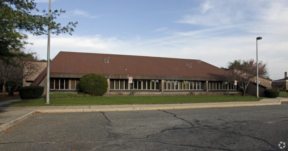 More Photos Of 3 Plaza Dr, Toms River Medical For Lease