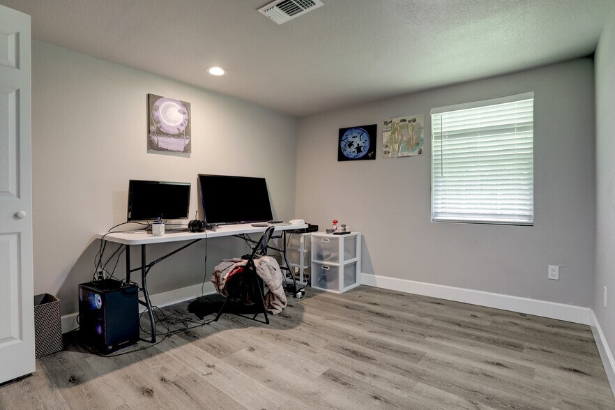 More Photos Of 2322 Central St, Dickinson Apartments For Sale