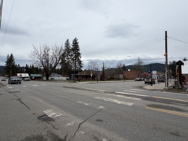 More Photos Of 32173 5th Ave, Spirit Lake Freestanding For Sale