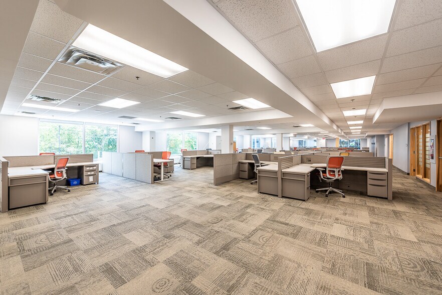 More Photos Of 2737 Joseph Howe Dr, Halifax Office For Lease