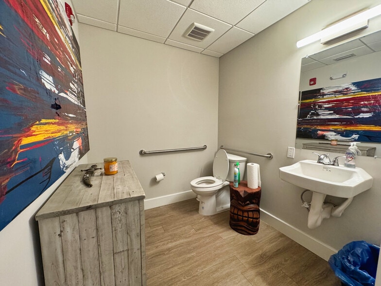 More Photos Of 3976 Destination Dr, Osprey Storefront For Sale