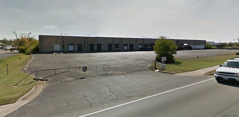 More Photos Of 2900 Fern Valley Rd, Louisville Warehouse For Lease
