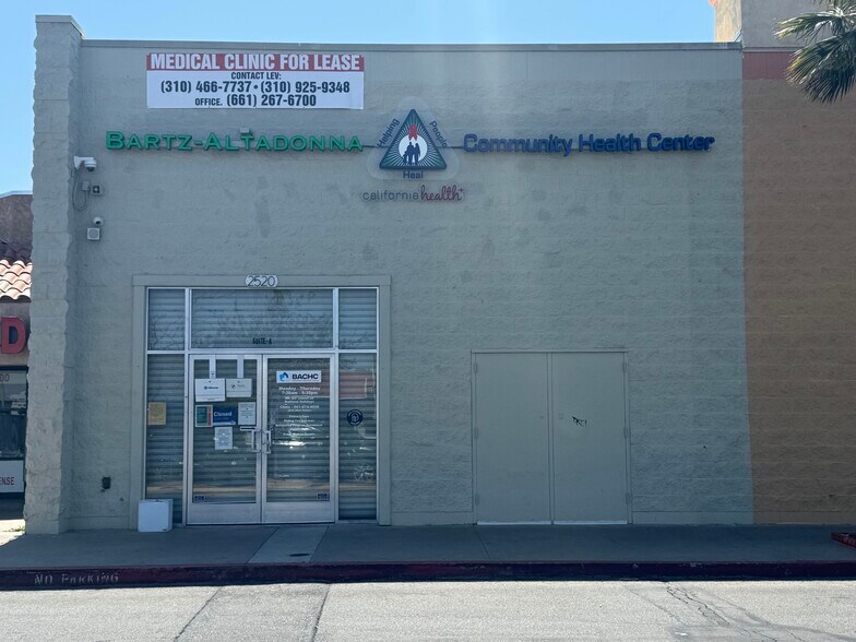 Primary Photo Of 2520 E Palmdale Blvd, Palmdale Fast Food For Lease