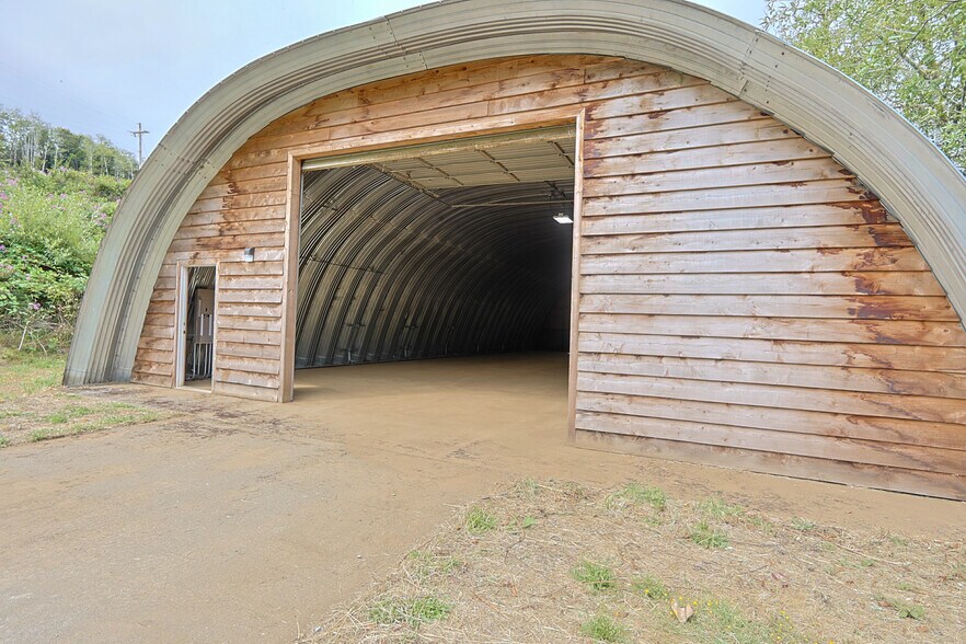 More Photos Of 92240 N Bank Ln, Coquille Warehouse For Lease