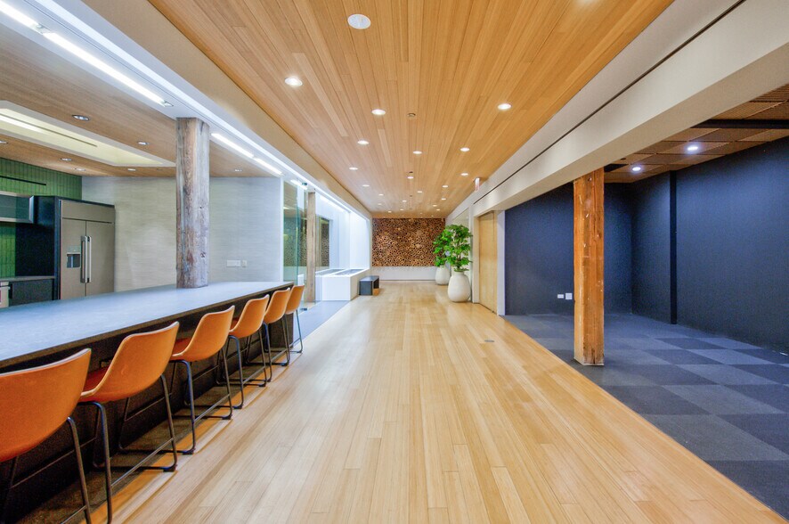 More Photos Of 225 W Ohio St, Chicago Office For Lease