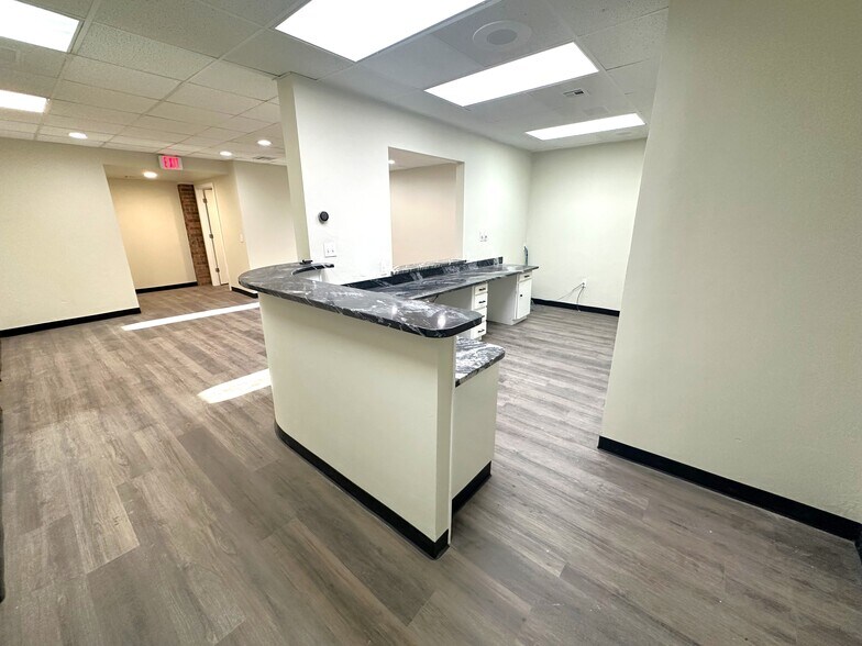 More Photos Of 2812-2816 W Hefner Rd, Oklahoma City Office For Lease
