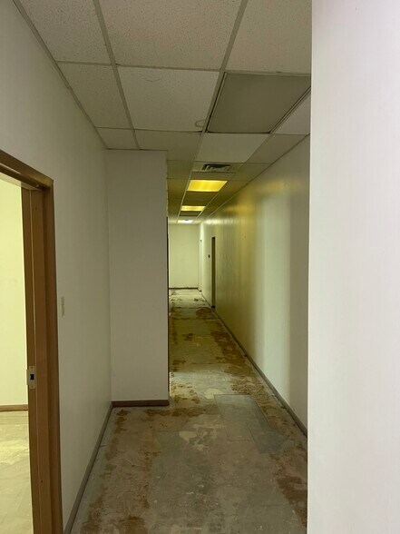 More Photos Of 537 Lincoln Hwy, East McKeesport Storefront For Sale