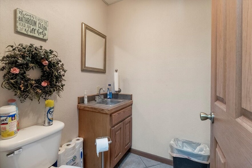 More Photos Of 302 E Washington Ave, Ava General Retail For Sale