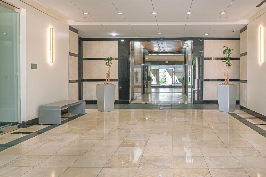 More Photos Of 1900 St James Pl, Houston Office For Lease