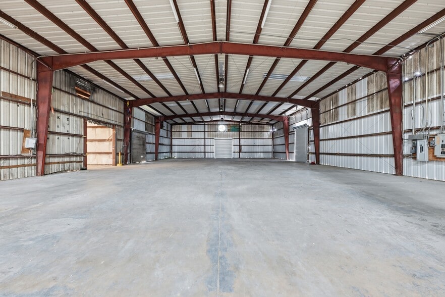 More Photos Of 619 Cassat Ave, Jacksonville Warehouse For Lease
