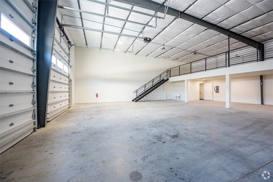 More Photos Of 4061 Thomas St, Oxford Unknown For Lease