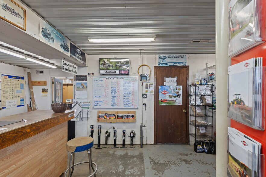 More Photos Of 60 US-54 Hwy, El Dorado Springs General Retail For Sale