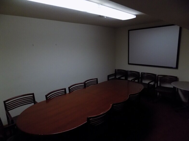 More Photos Of 9235 W Capitol Dr, Milwaukee Office For Lease