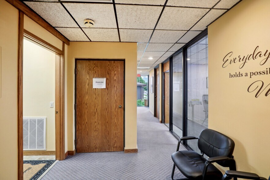 More Photos Of 101 Jones St, Barneveld General Retail For Sale