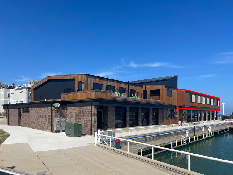 More Photos Of 305 E Washington St, Port Washington Storefront Retail Office For Lease