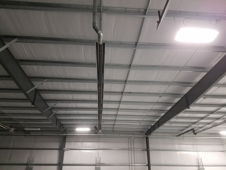 More Photos Of 1925 SW 5th St, Lincoln Warehouse For Lease