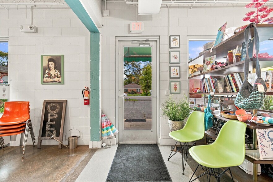 More Photos Of 1018 Poyntz Ave, Manhattan Flex For Sale