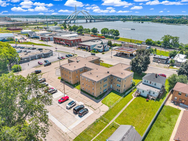 Primary Photo Of 924-932 State St, Bettendorf Apartments For Sale