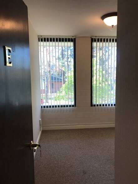 More Photos Of 825 Webster St, Fairfield Office For Lease