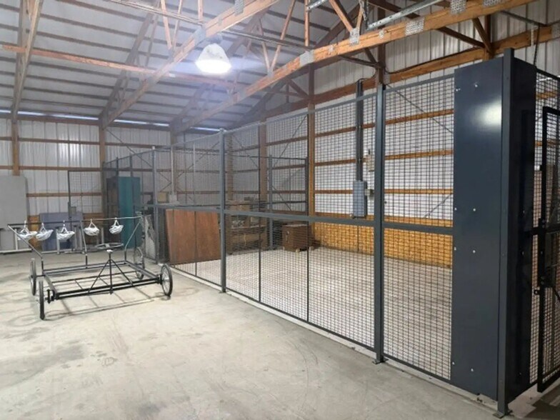 More Photos Of 950 Glengarry Drive, Fairdale Industrial For Sale
