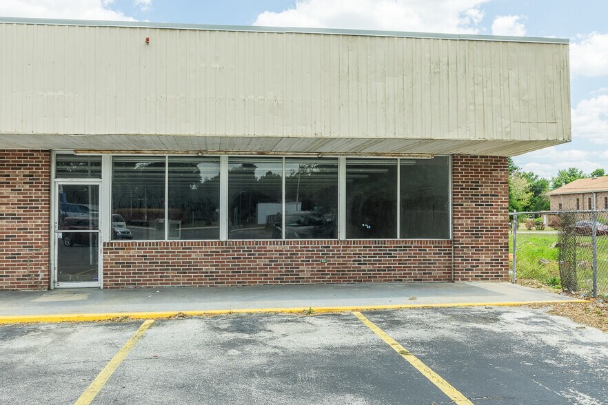 More Photos Of 201 S Charleston Ave, Fort Meade General Retail For Lease