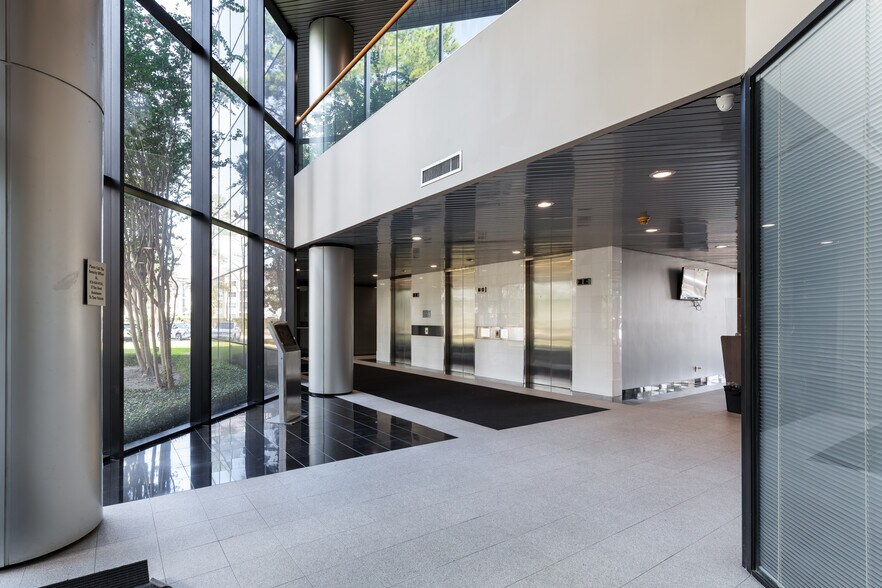 More Photos Of 14550 Torrey Chase Blvd, Houston Office For Lease