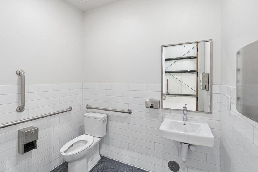 More Photos Of 1360 Horizon Ave, Lafayette Warehouse For Lease