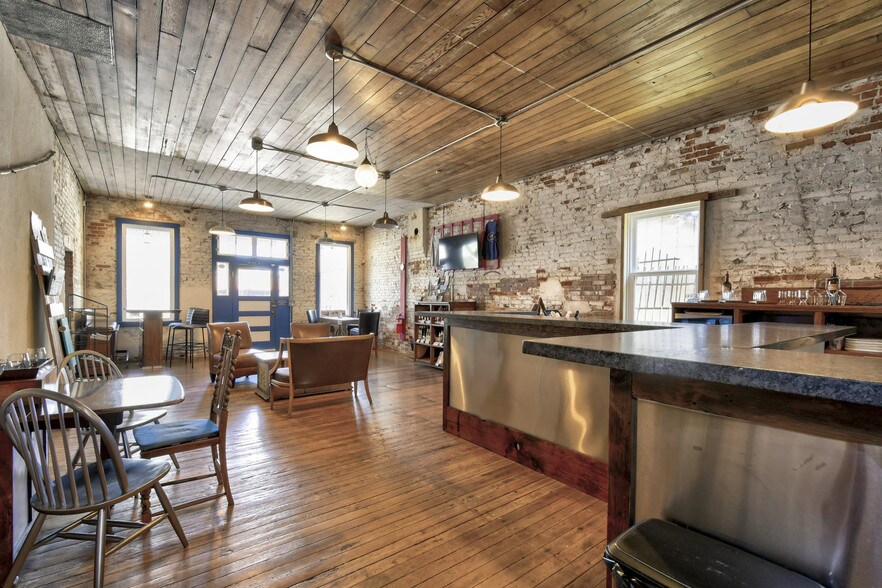 More Photos Of 121 8th St, Colusa Showroom For Sale